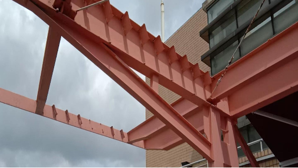 上海東南華庭鋼結(jié)構(gòu)欄桿翻新工程