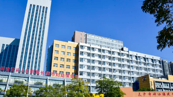 百適涂案例分享 | 長(zhǎng)沙市婦幼保健院墻面涂裝，以愛筑巢，守護(hù)新生