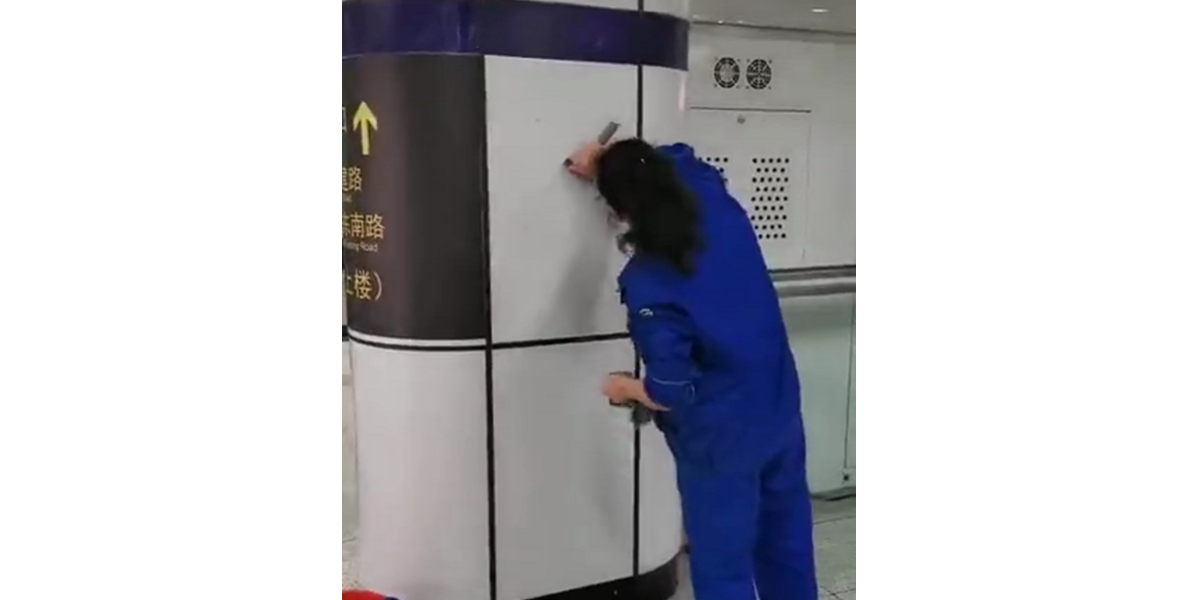 憑什么敢說英特寶水性無機陶瓷涂料極易清潔？看完你就知道了。